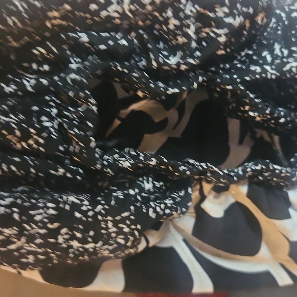 Black And White 3/4 Scallop Sleeve Duster - Picture 2 of 7